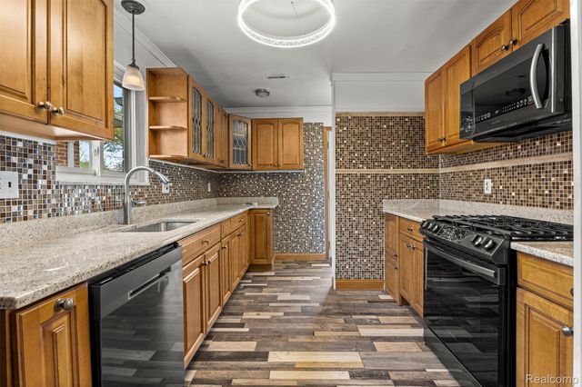 6151 Robindale Avenue, Dearborn Heights, MI 48127