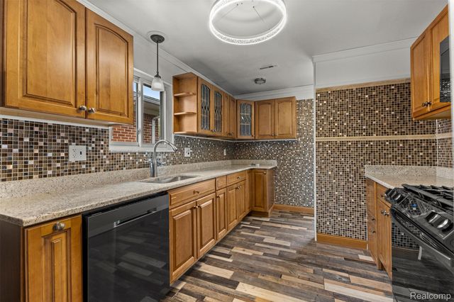 6151 Robindale Avenue, Dearborn Heights, MI 48127