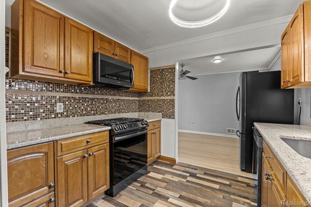 6151 Robindale Avenue, Dearborn Heights, MI 48127