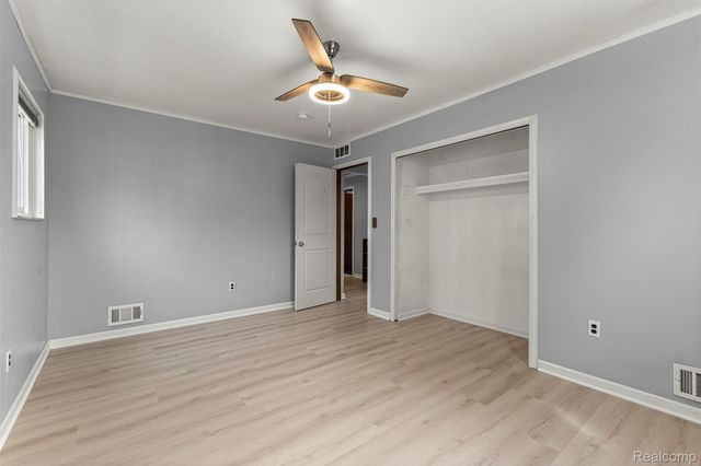 6151 Robindale Avenue, Dearborn Heights, MI 48127