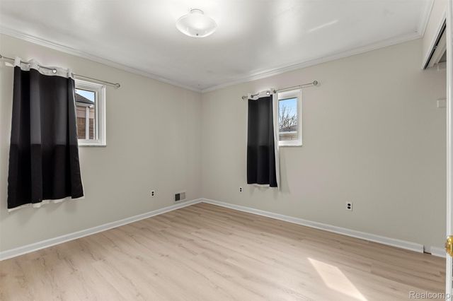 6151 Robindale Avenue, Dearborn Heights, MI 48127