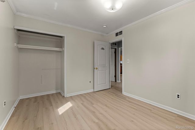 6151 Robindale Avenue, Dearborn Heights, MI 48127