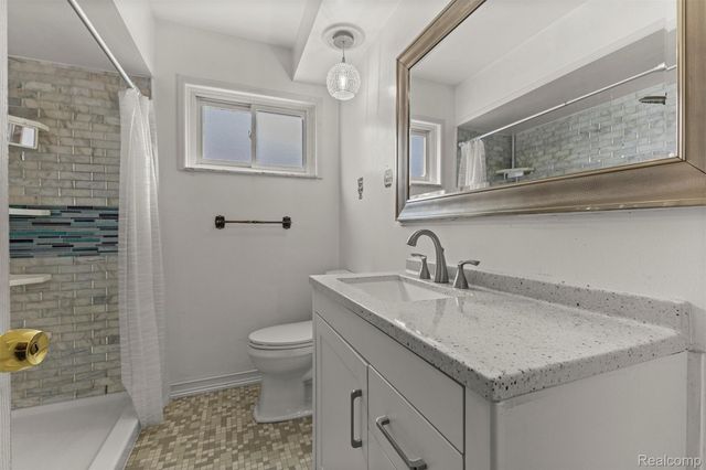 6151 Robindale Avenue, Dearborn Heights, MI 48127