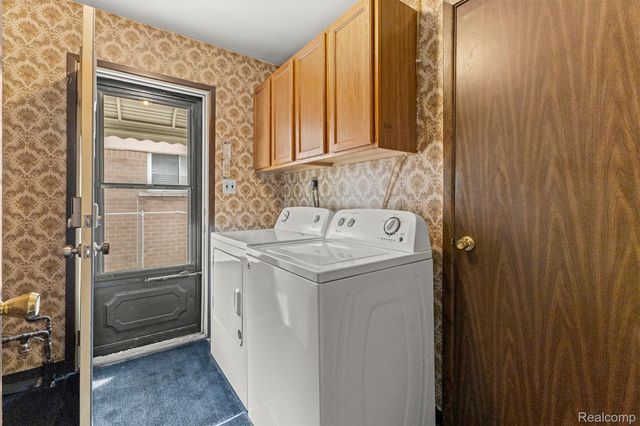 6151 Robindale Avenue, Dearborn Heights, MI 48127