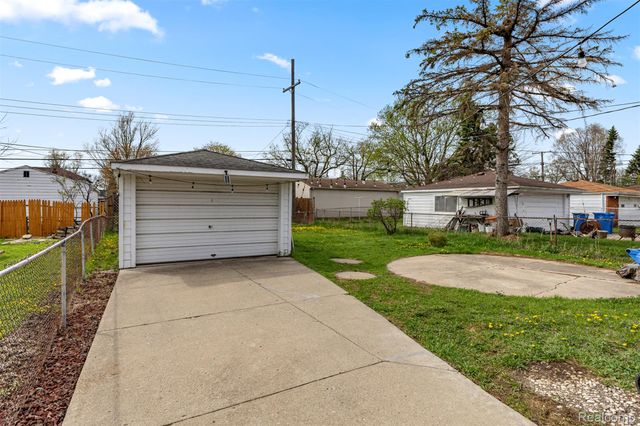 6151 Robindale Avenue, Dearborn Heights, MI 48127