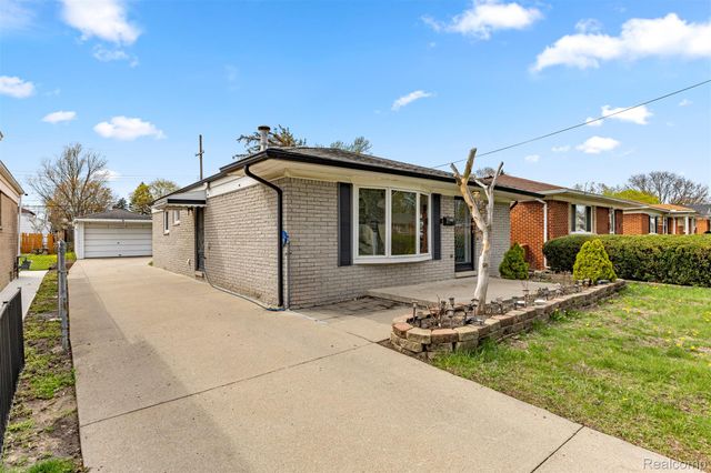 6151 Robindale Avenue, Dearborn Heights, MI 48127