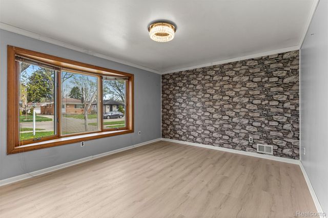 6151 Robindale Avenue, Dearborn Heights, MI 48127