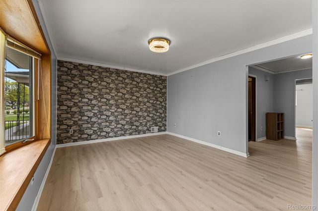 6151 Robindale Avenue, Dearborn Heights, MI 48127