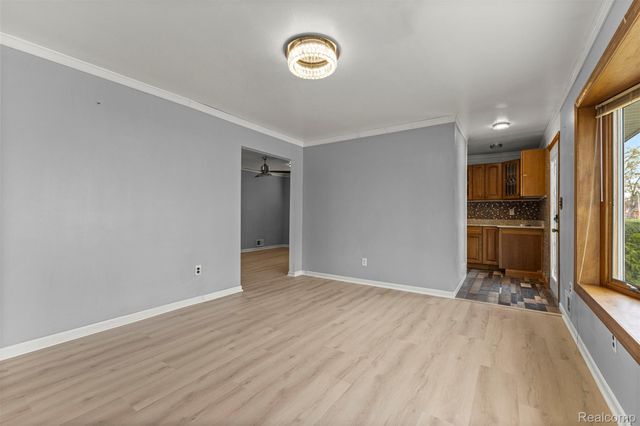 6151 Robindale Avenue, Dearborn Heights, MI 48127