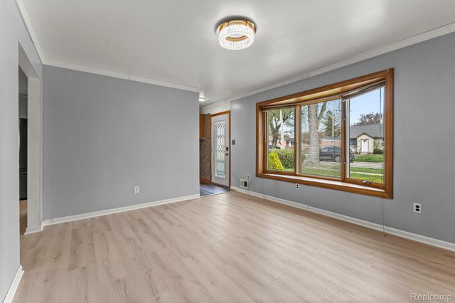 6151 Robindale Avenue, Dearborn Heights, MI 48127