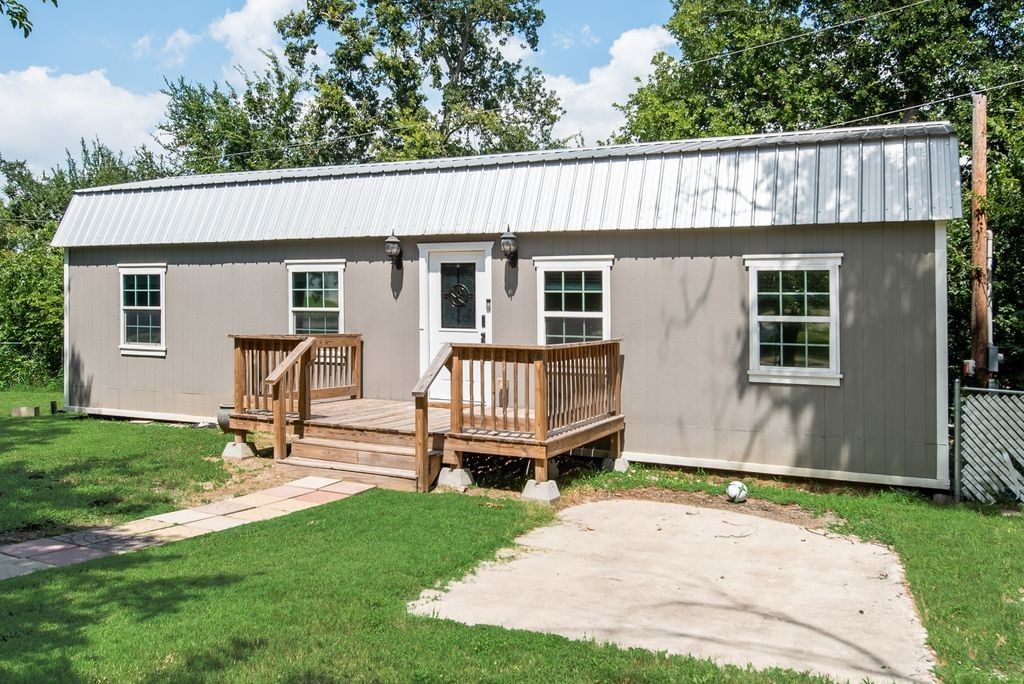 1708 Florence Drive, Azle, TX 76020