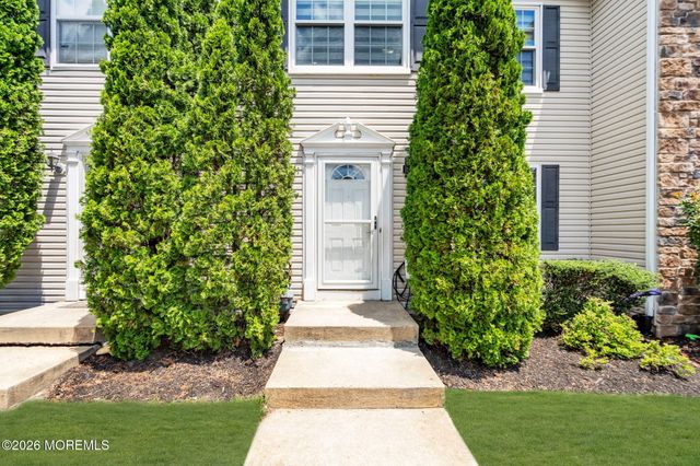 51 Aspen Court, Lakewood, NJ 08701