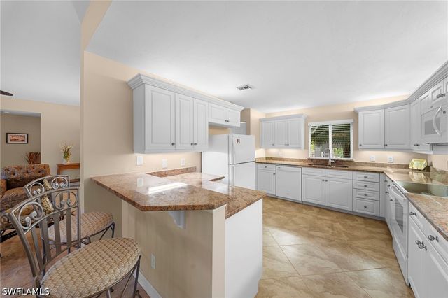 770 Waterford DR 202, Naples, FL 34113