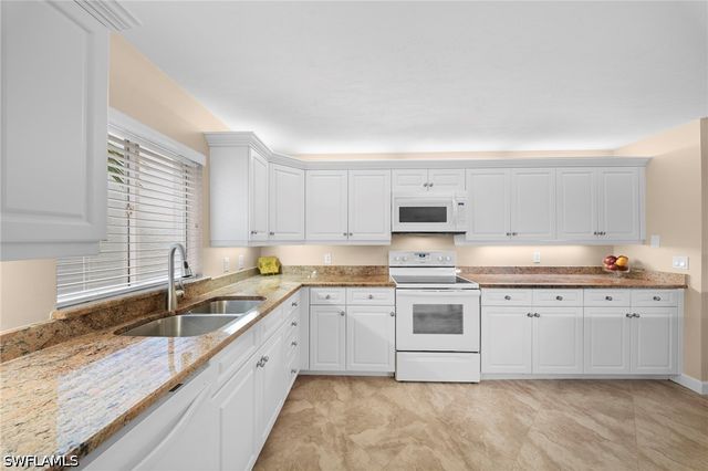 770 Waterford DR 202, Naples, FL 34113