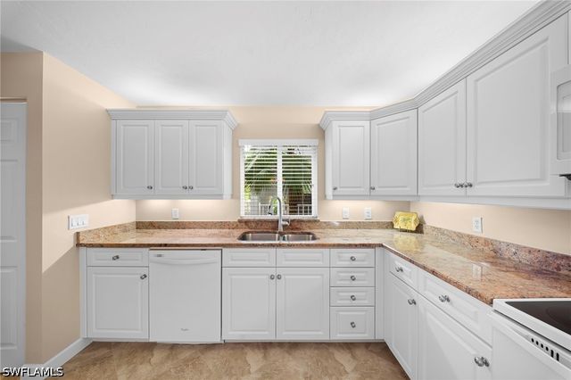 770 Waterford DR 202, Naples, FL 34113