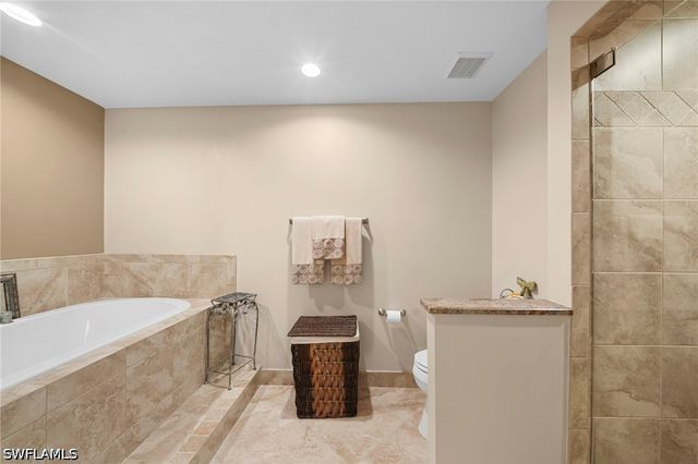 770 Waterford DR 202, Naples, FL 34113