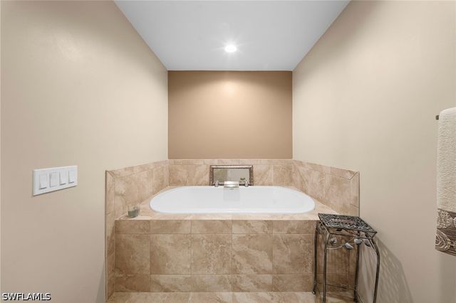 770 Waterford DR 202, Naples, FL 34113