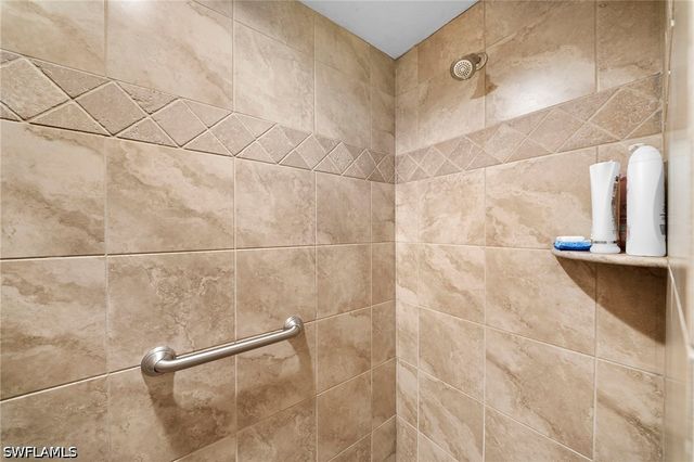 770 Waterford DR 202, Naples, FL 34113