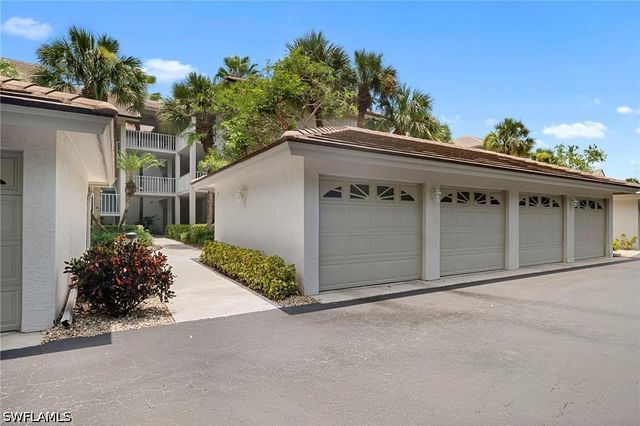 770 Waterford DR 202, Naples, FL 34113