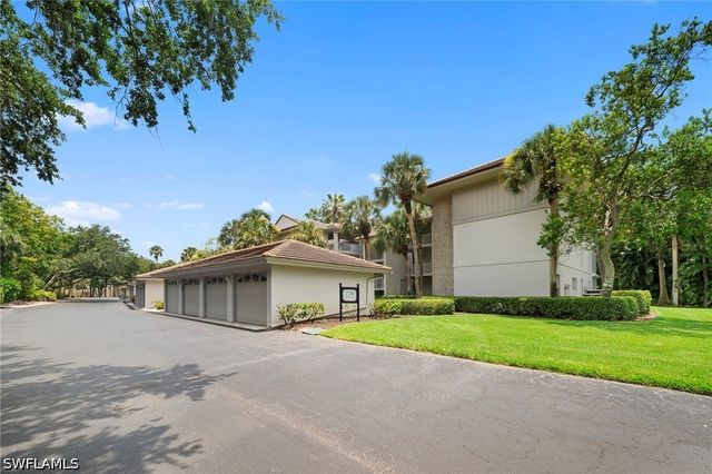 770 Waterford DR 202, Naples, FL 34113
