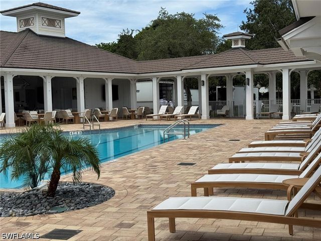 770 Waterford DR 202, Naples, FL 34113