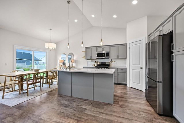 1218 Evergreen DRIVE, Delavan, WI 53115