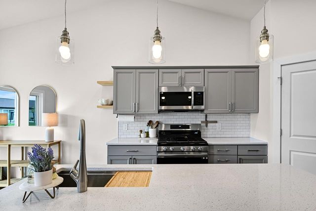 1218 Evergreen DRIVE, Delavan, WI 53115