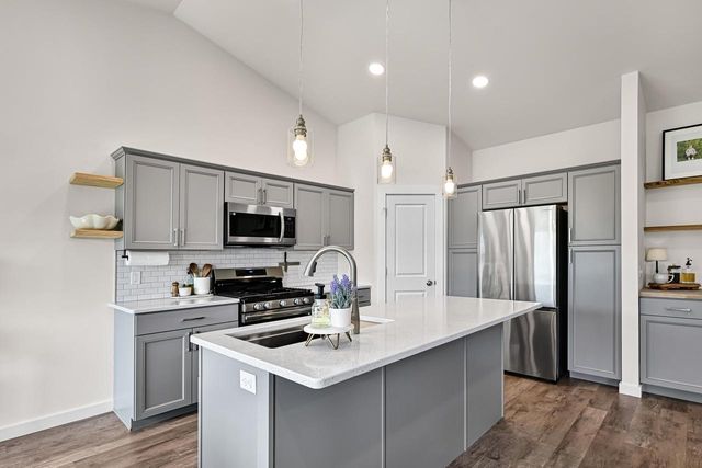 1218 Evergreen DRIVE, Delavan, WI 53115