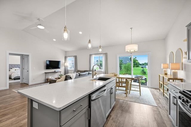 1218 Evergreen DRIVE, Delavan, WI 53115