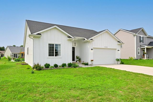1218 Evergreen DRIVE, Delavan, WI 53115