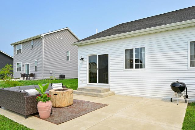 1218 Evergreen DRIVE, Delavan, WI 53115