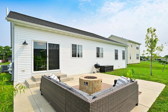 1218 Evergreen DRIVE, Delavan, WI 53115