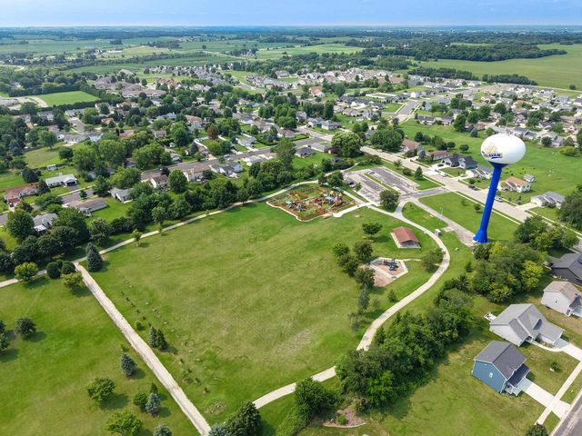 1218 Evergreen DRIVE, Delavan, WI 53115