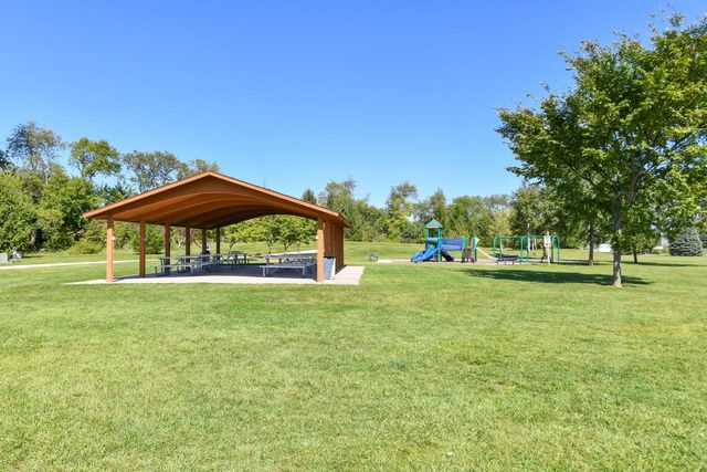 1218 Evergreen DRIVE, Delavan, WI 53115