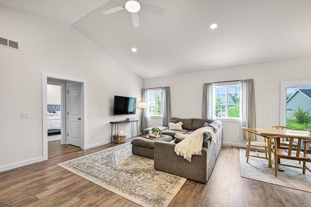 1218 Evergreen DRIVE, Delavan, WI 53115