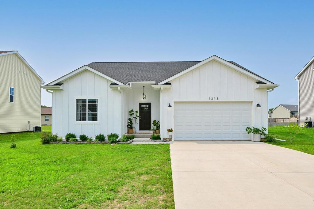 1218 Evergreen DRIVE, Delavan, WI 53115
