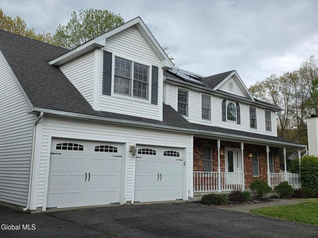 8 Spruce Street, Clifton Park, NY 12065