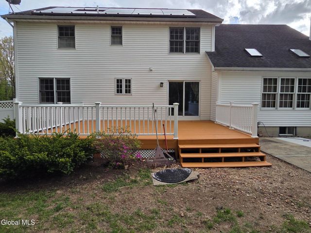 8 Spruce Street, Clifton Park, NY 12065