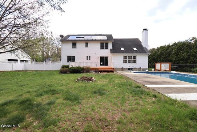 8 Spruce Street, Clifton Park, NY 12065