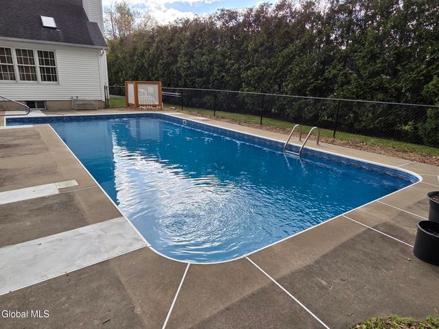 8 Spruce Street, Clifton Park, NY 12065
