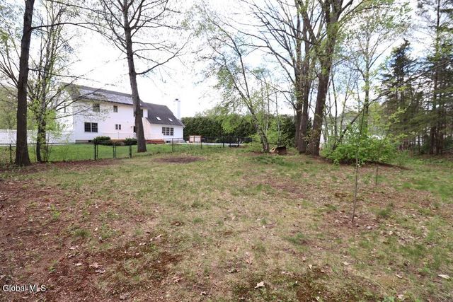 8 Spruce Street, Clifton Park, NY 12065