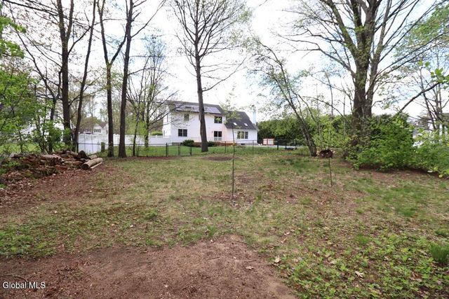 8 Spruce Street, Clifton Park, NY 12065
