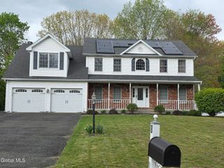 8 Spruce Street, Clifton Park, NY 12065