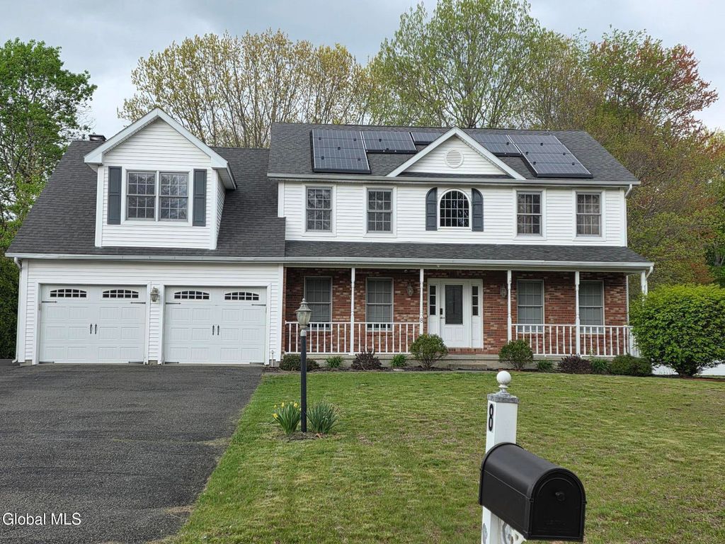 8 Spruce Street, Clifton Park, NY 12065
