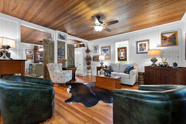 592 Cutler Avenue, Mentone, AL 35984