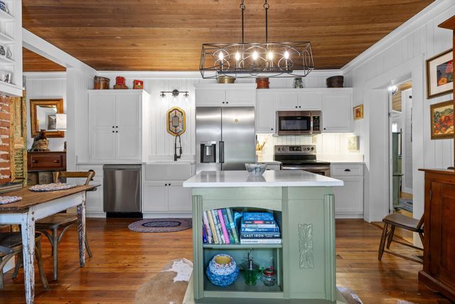 592 Cutler Avenue, Mentone, AL 35984