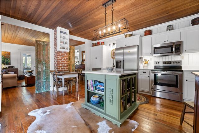 592 Cutler Avenue, Mentone, AL 35984