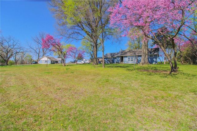 25388 Chieftain Road, Lawrence, KS 66044