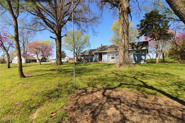 25388 Chieftain Road, Lawrence, KS 66044