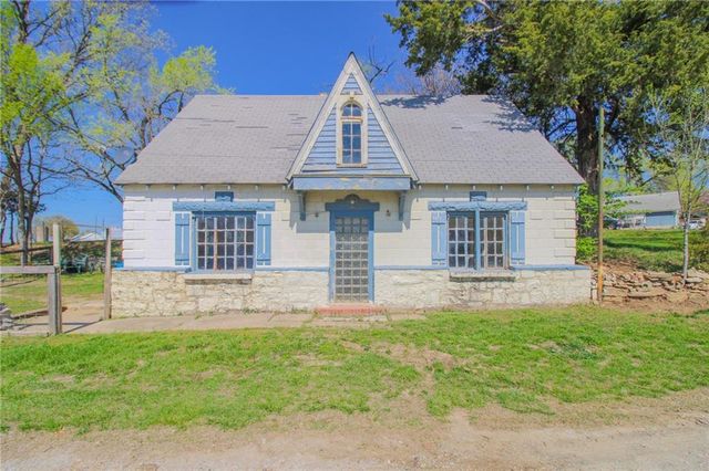 25388 Chieftain Road, Lawrence, KS 66044